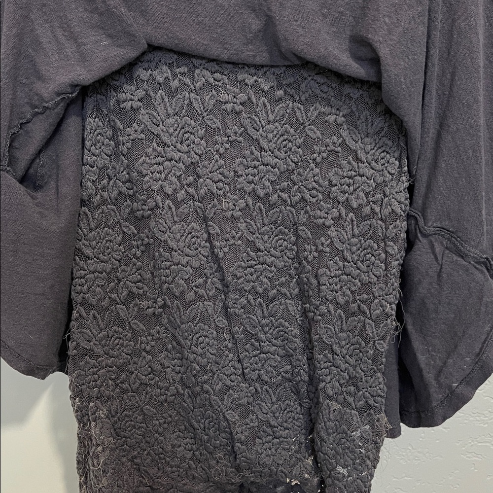 Akemi + Kin Top - Picture 5 of 9